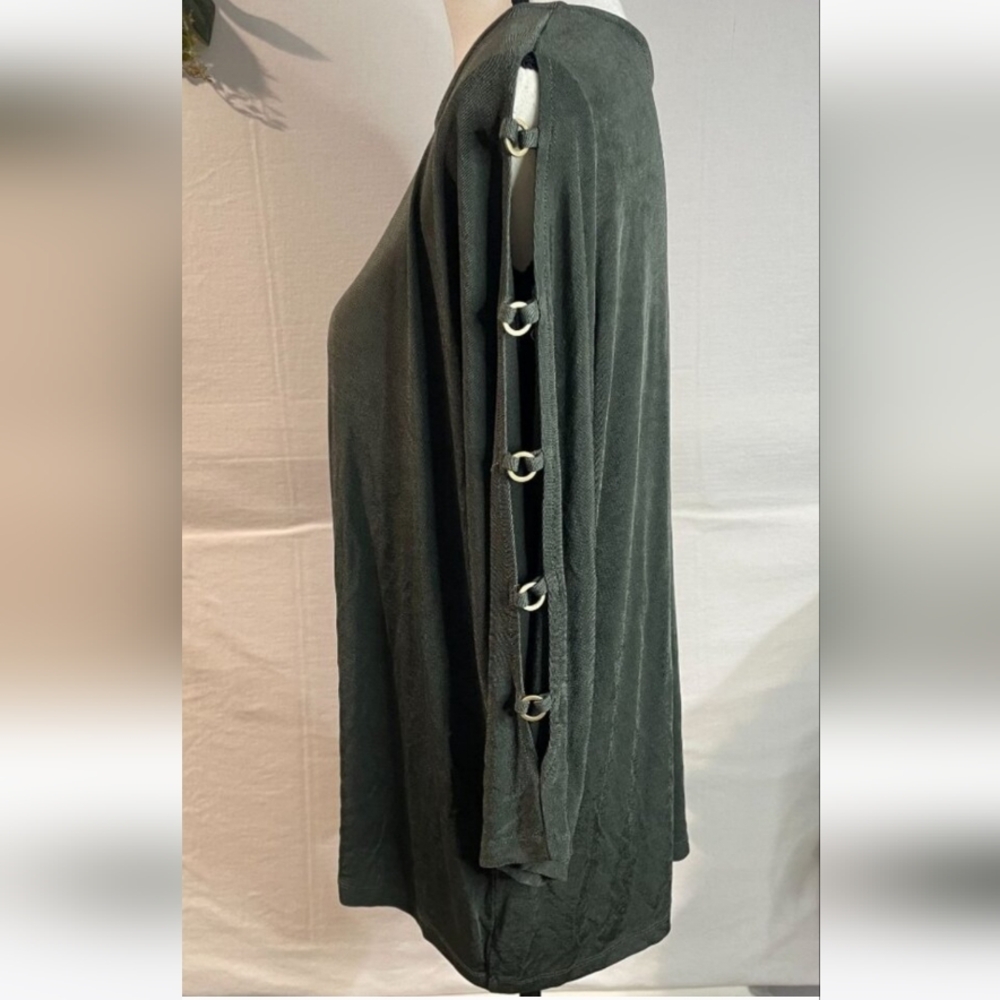 Chico's Olive green jersey knit top w/ 'open arm' design. 16w - Chico's 3. EUC. - Picture 11 of 11